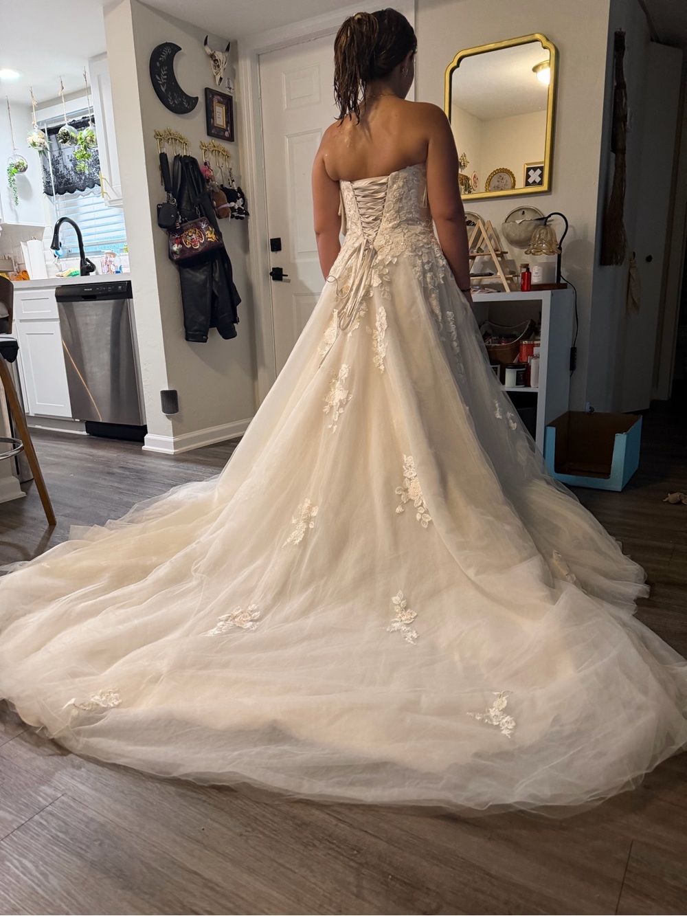 David's Bridal Ivory Strapless Lace Appliqué A-Line Wedding Gown - Picture 11 of 13